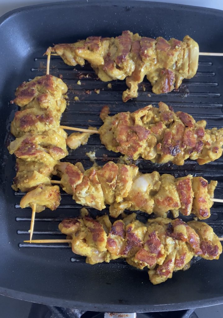 Sataye z kurczaka po grillowaniu